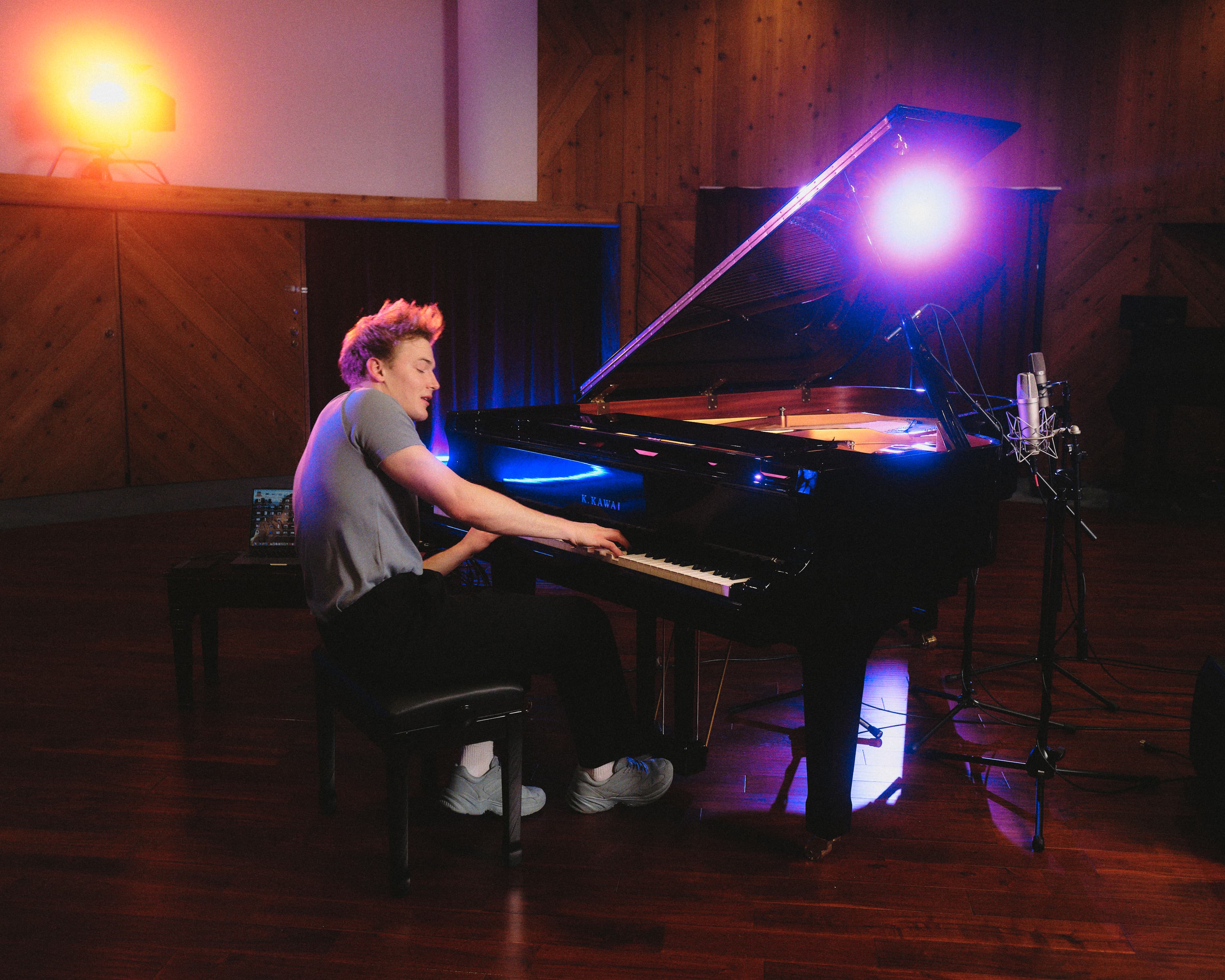 Live artist performance at Kawai booth